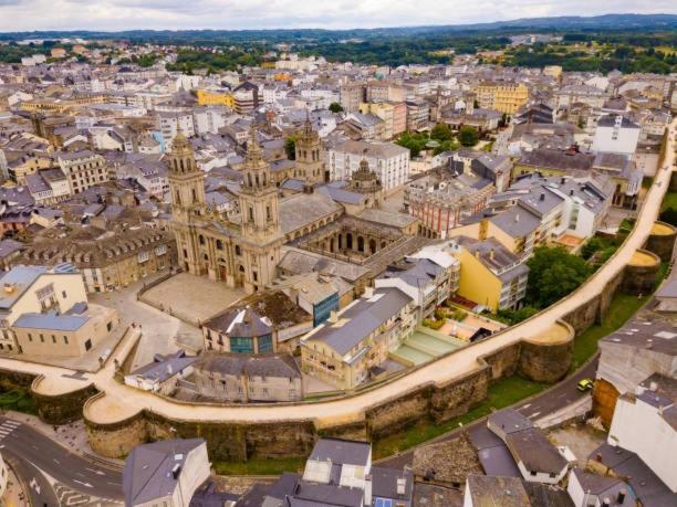 Apartamento Dentro De Muralla Y Parking Gratuito En Pleno Centro Lugo Buitenkant foto