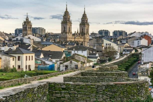 Apartamento Dentro De Muralla Y Parking Gratuito En Pleno Centro Lugo Buitenkant foto